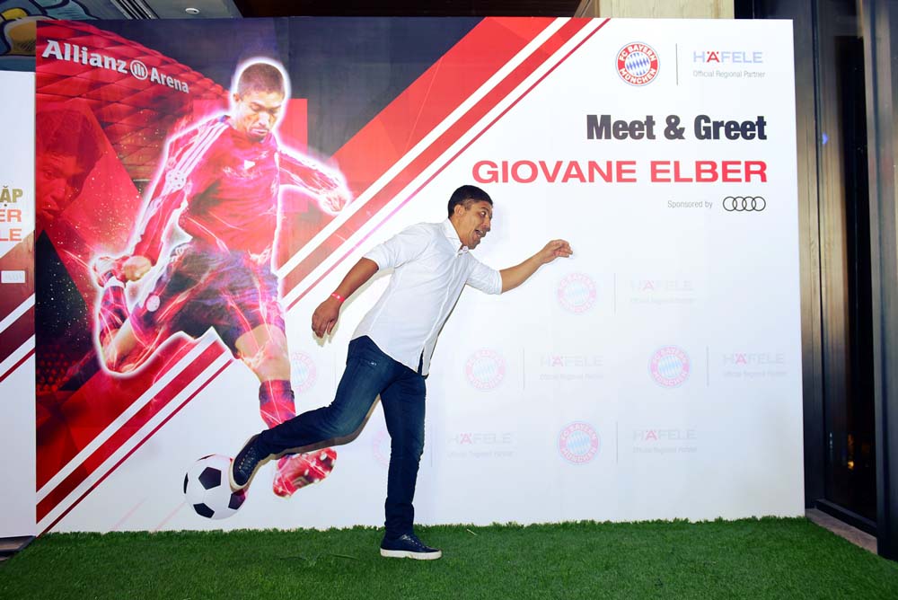 VIP Visit of Bayern Munich Legend, Giovane Elber