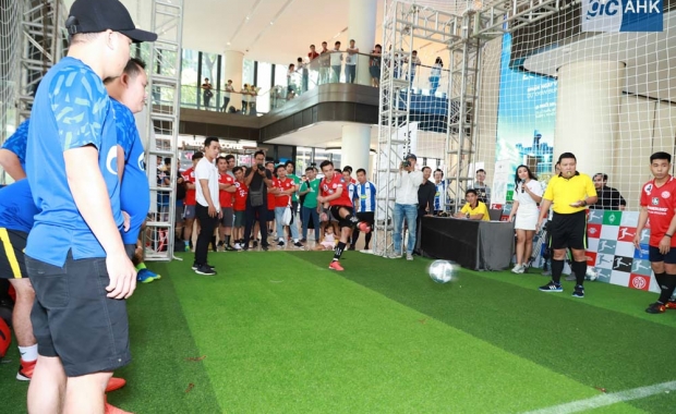 First Penalty Shoot-Out Tournament with Local Vietnamese Fan Teams