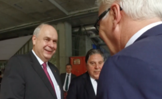 Mr. Horst Geicke welcomes German Minister of Foreign Affairs Dr. Frank-Walter Steinmeier at the Topping Out Ceremony of Deutsches Haus - 01.11.16
